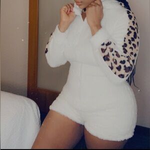 Women's brand new cute 1 piece sleeper!!